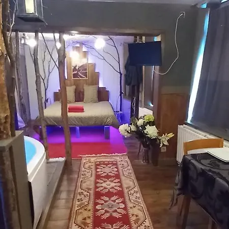 Francorchamps Guest House, Chambres Avec Ou Sans Jacuzzi Мальмеди